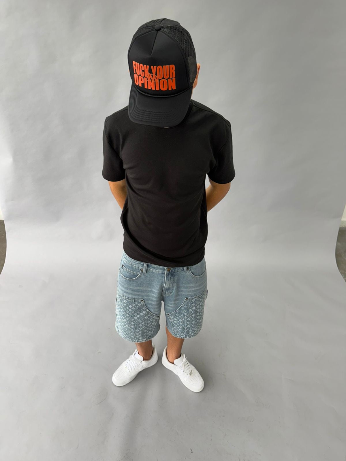 BONÉ MUNDO TRUCKER PRETO COM LARANJA